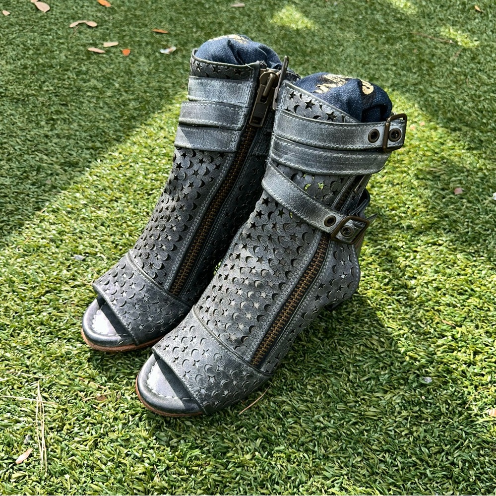 Freebird By Steven Yhrtesa Heeled Sandals Women’s SZ10 Gray Leather Bohemian Y2K - Picture 3 of 12
